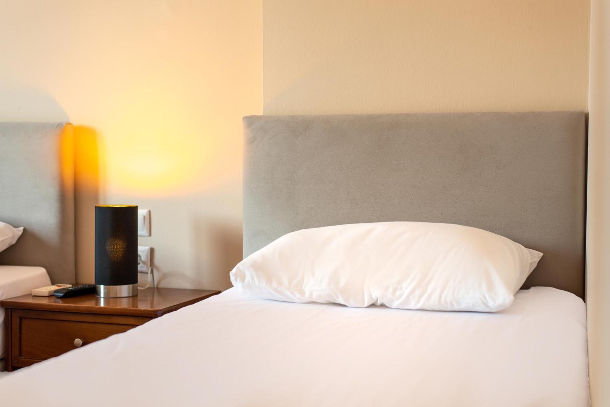 Stone Palace Hotel Near Athen'S Airport Free Shuttle From And To Athen'S Airport Spáta Eksteriør billede