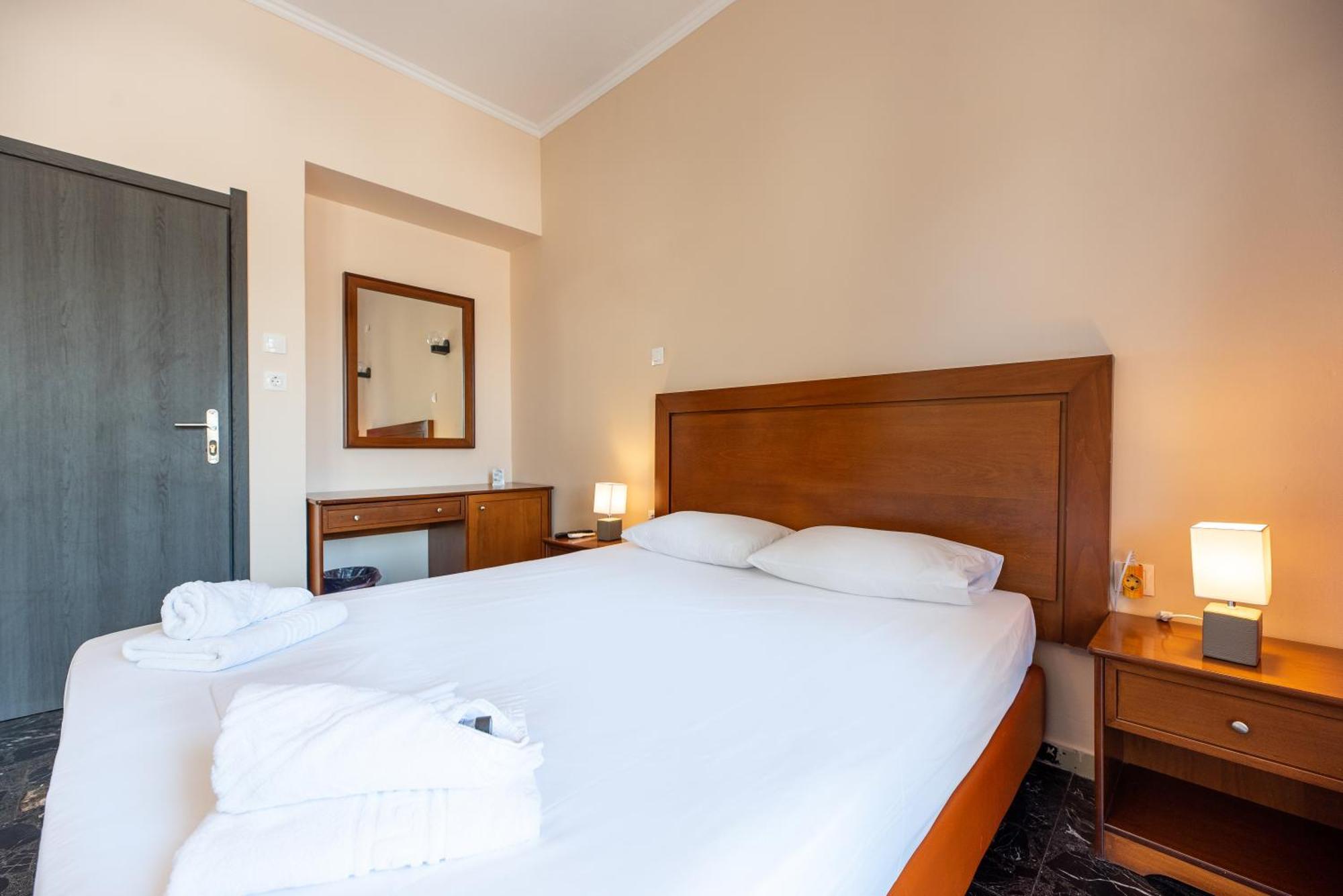 Stone Palace Hotel Near Athen'S Airport Free Shuttle From And To Athen'S Airport Spáta Eksteriør billede