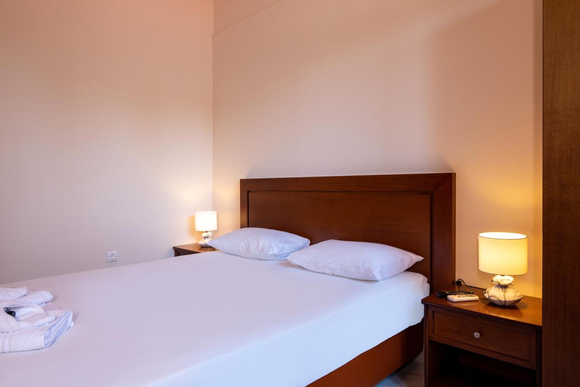 Stone Palace Hotel Near Athen'S Airport Free Shuttle From And To Athen'S Airport Spáta Eksteriør billede