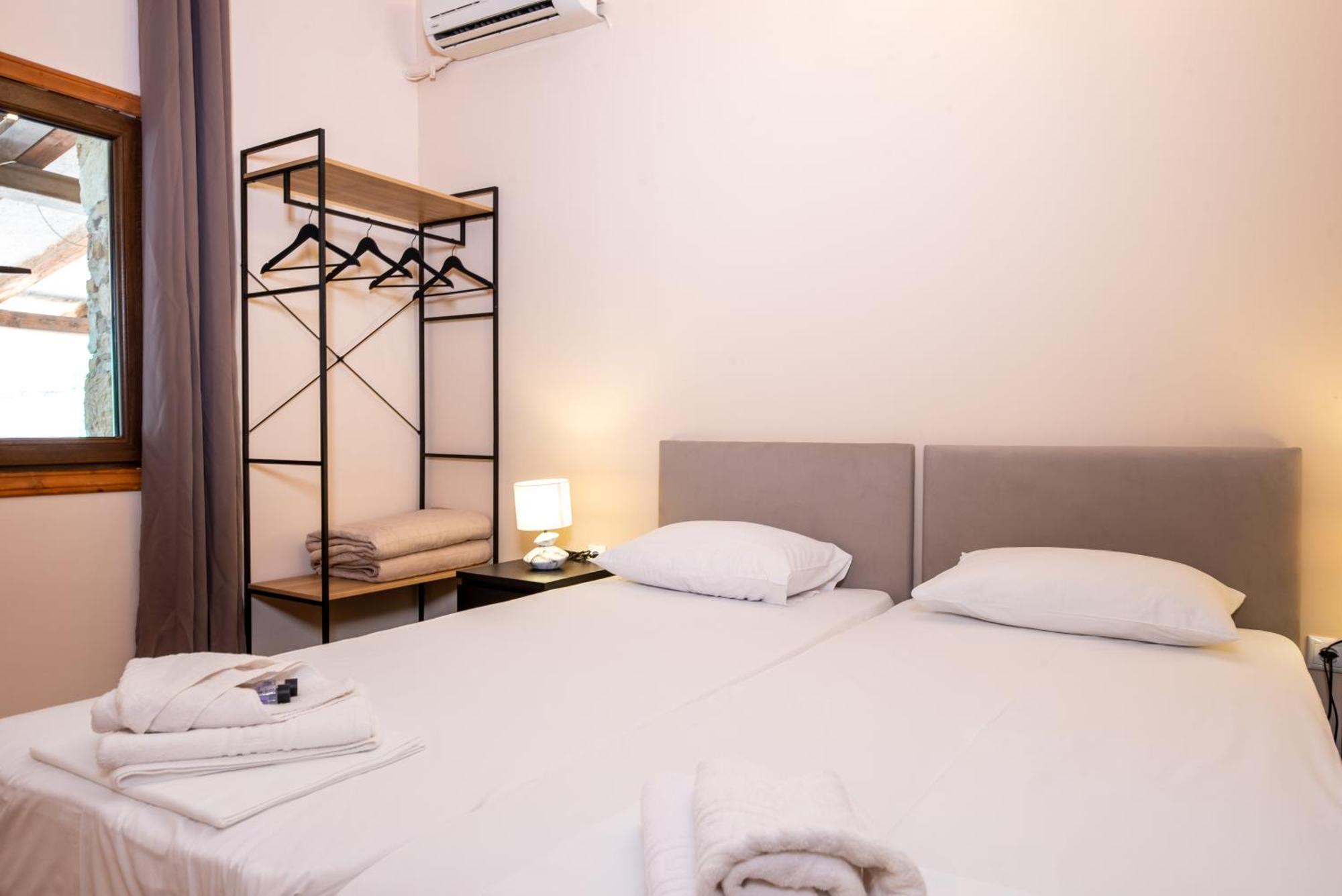 Stone Palace Hotel Near Athen'S Airport Free Shuttle From And To Athen'S Airport Spáta Eksteriør billede