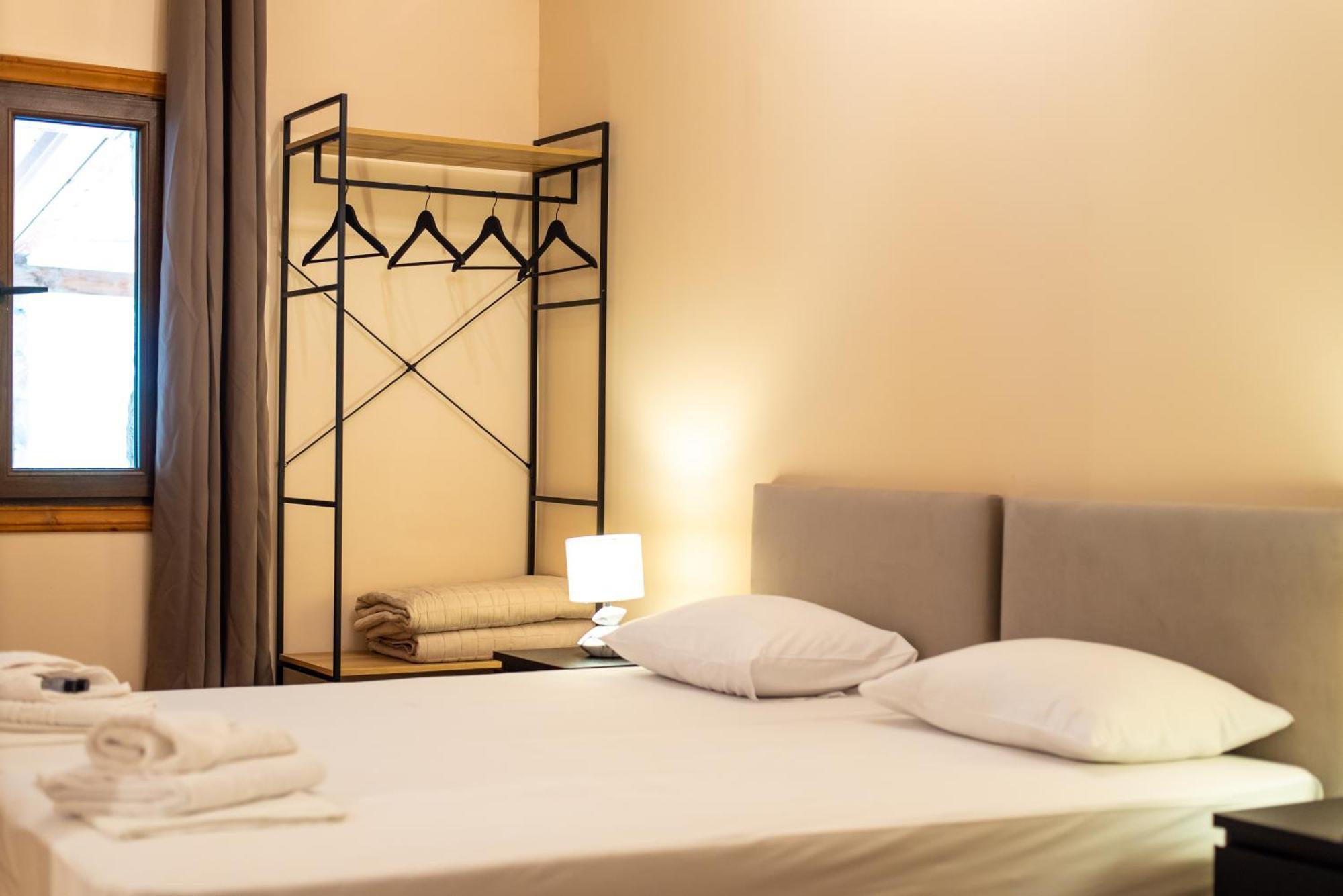 Stone Palace Hotel Near Athen'S Airport Free Shuttle From And To Athen'S Airport Spáta Eksteriør billede